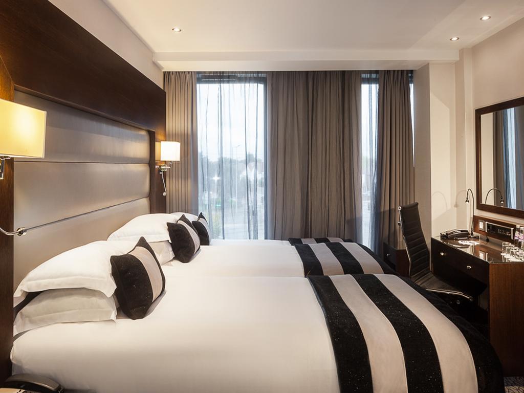 Hotel Park Grand Heathrow Hounslow Zewnętrze zdjęcie